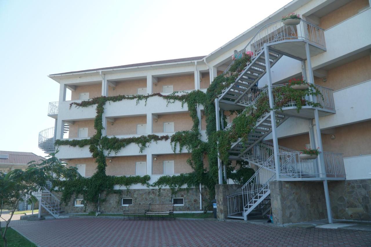 Радуга Курортная Гостиница Zatoka Exterior photo